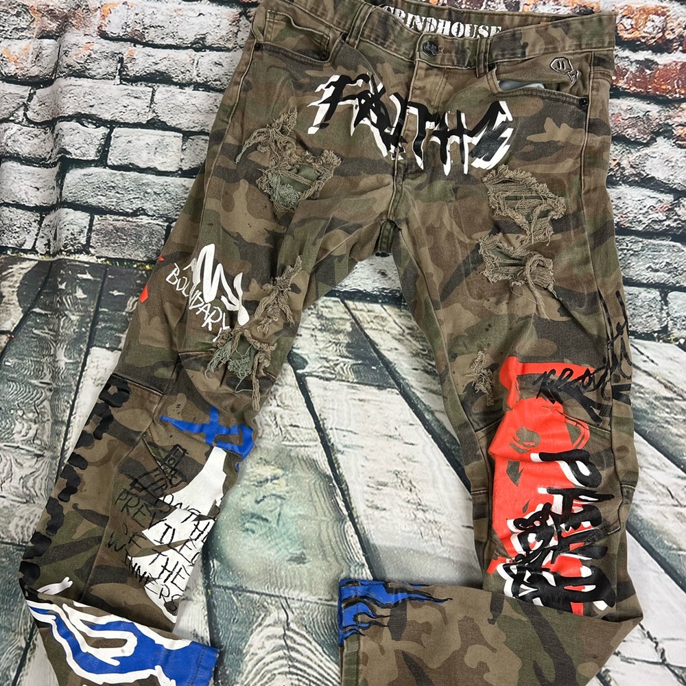 Grindhouse Camo Urban Distressed Graffiti 34x30‎ Jeans - Picture 2 of 8